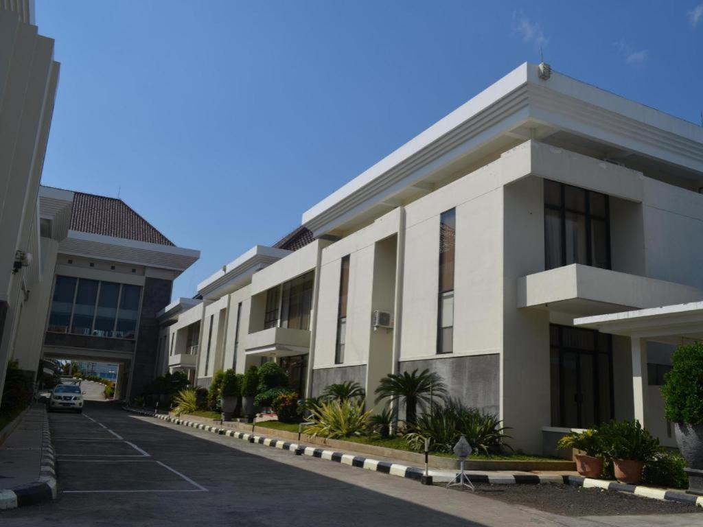 Regina Hotel Pemalang Exteriér fotografie