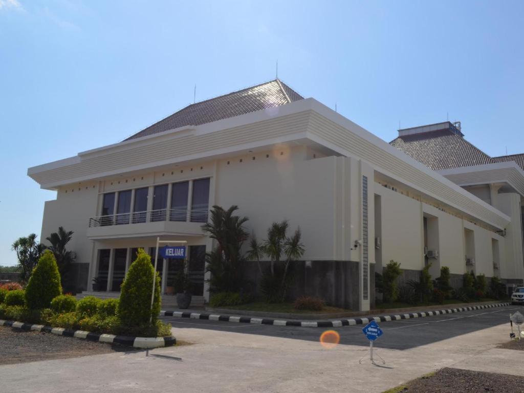 Regina Hotel Pemalang Exteriér fotografie