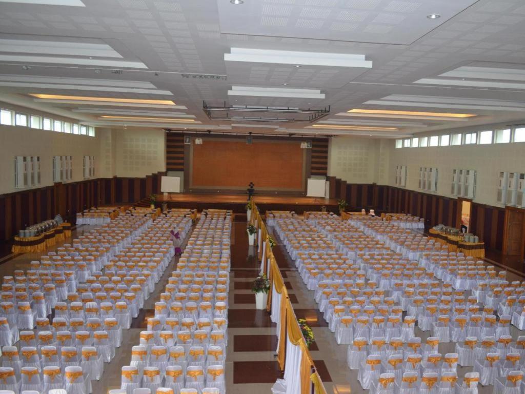 Regina Hotel Pemalang Exteriér fotografie