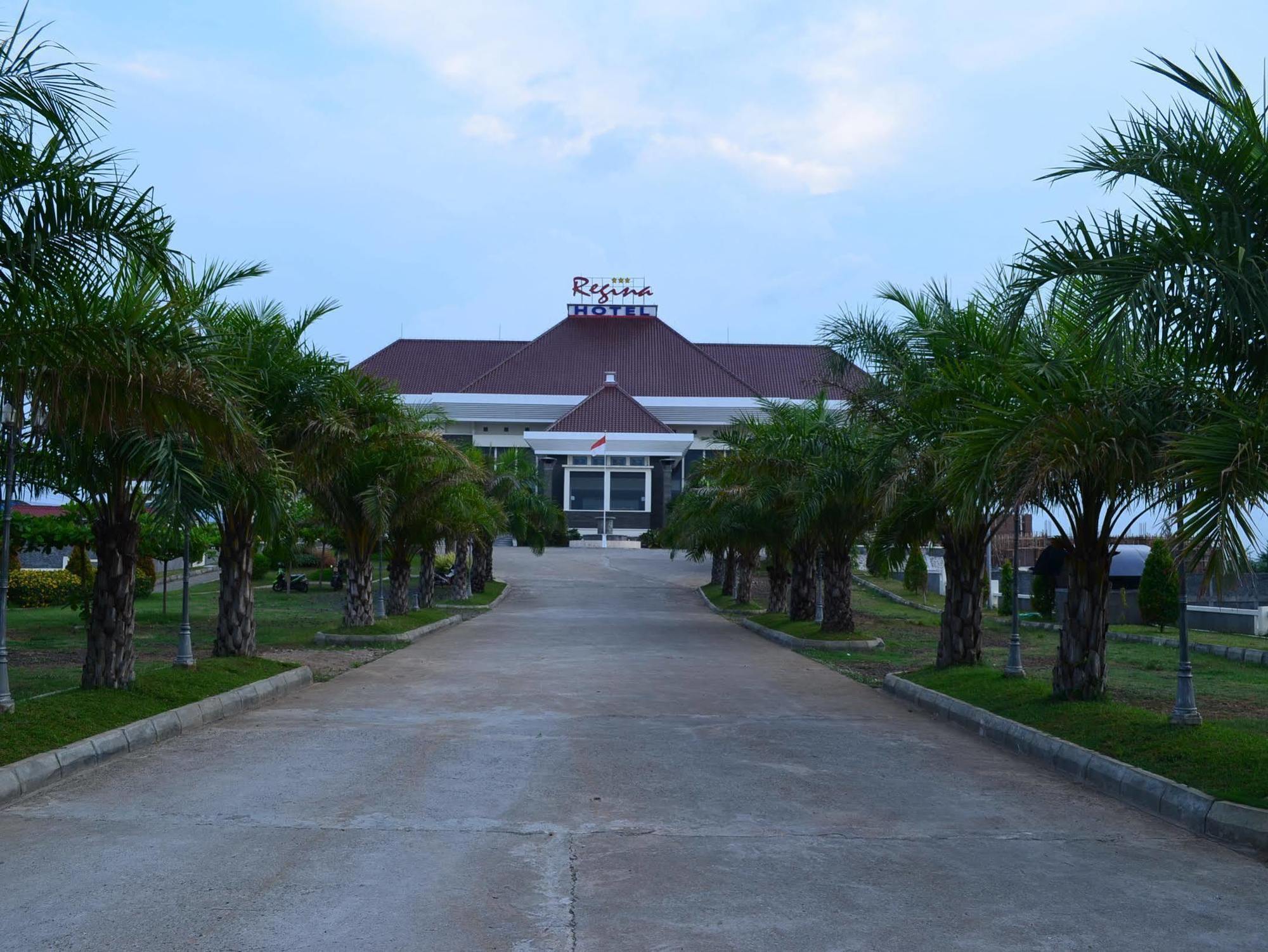 Regina Hotel Pemalang Exteriér fotografie