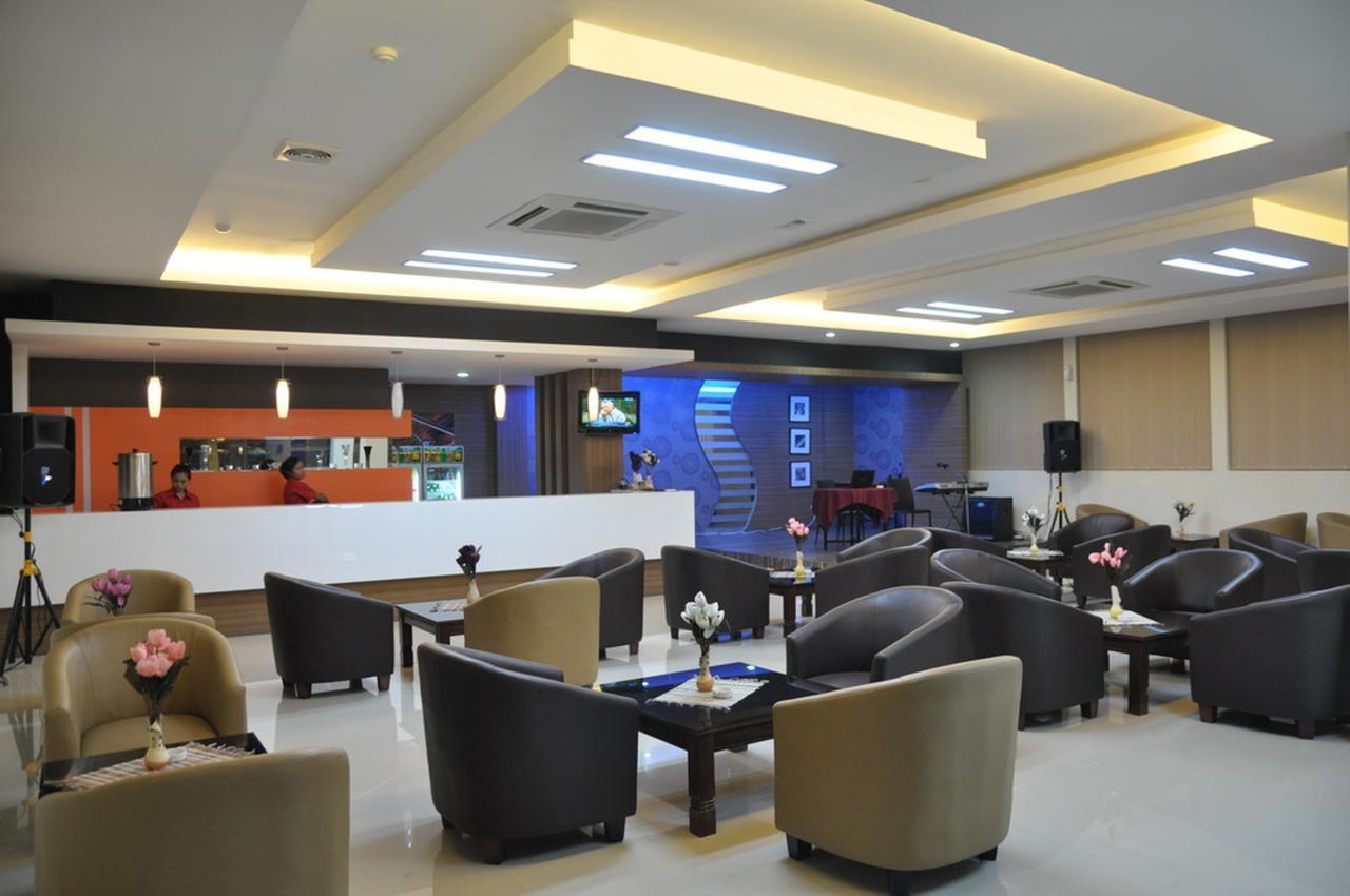 Regina Hotel Pemalang Exteriér fotografie