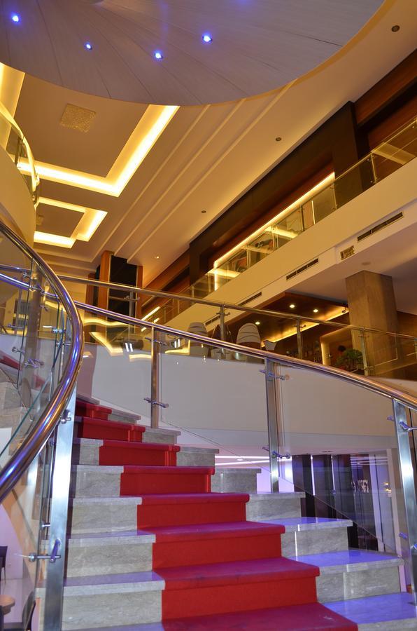 Regina Hotel Pemalang Exteriér fotografie