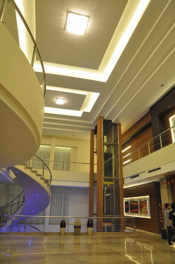 Regina Hotel Pemalang Exteriér fotografie