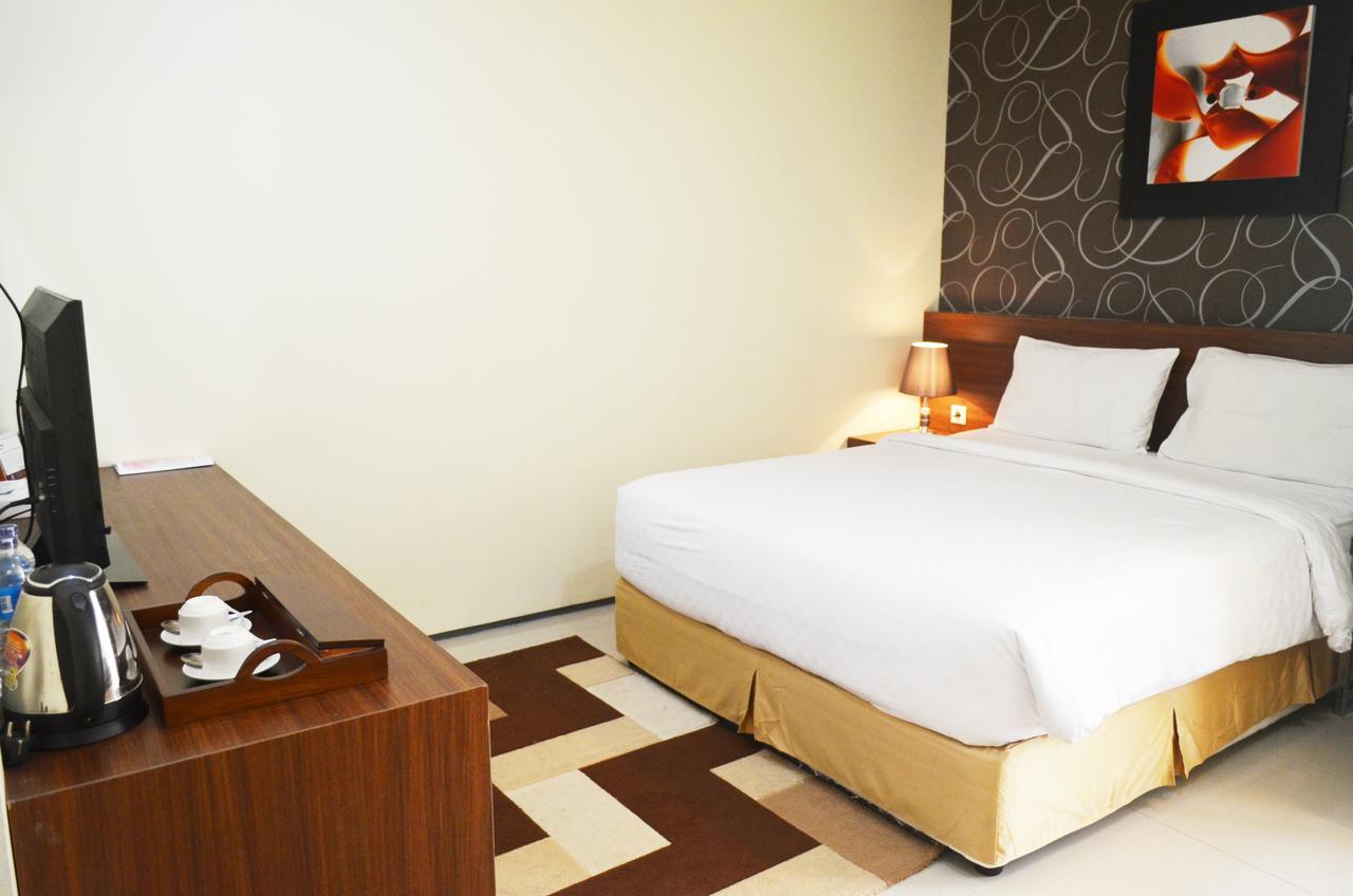 Regina Hotel Pemalang Exteriér fotografie
