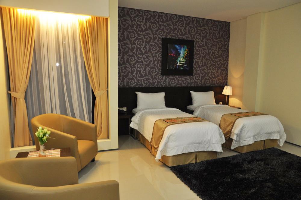 Regina Hotel Pemalang Exteriér fotografie